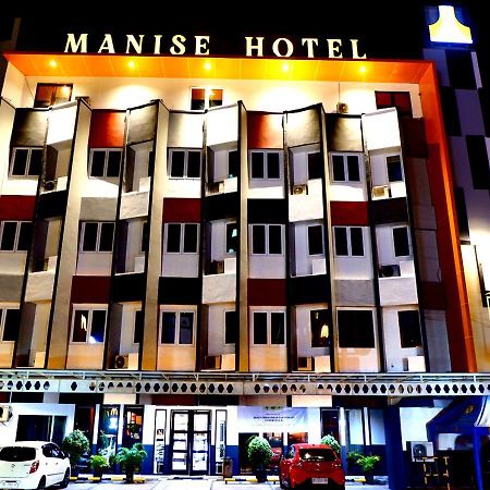 Manise Hotel Ambon Extérieur photo