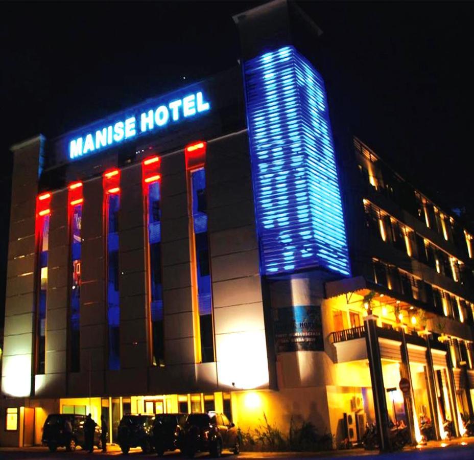 Manise Hotel Ambon Extérieur photo