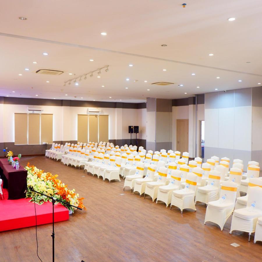 Manise Hotel Ambon Extérieur photo