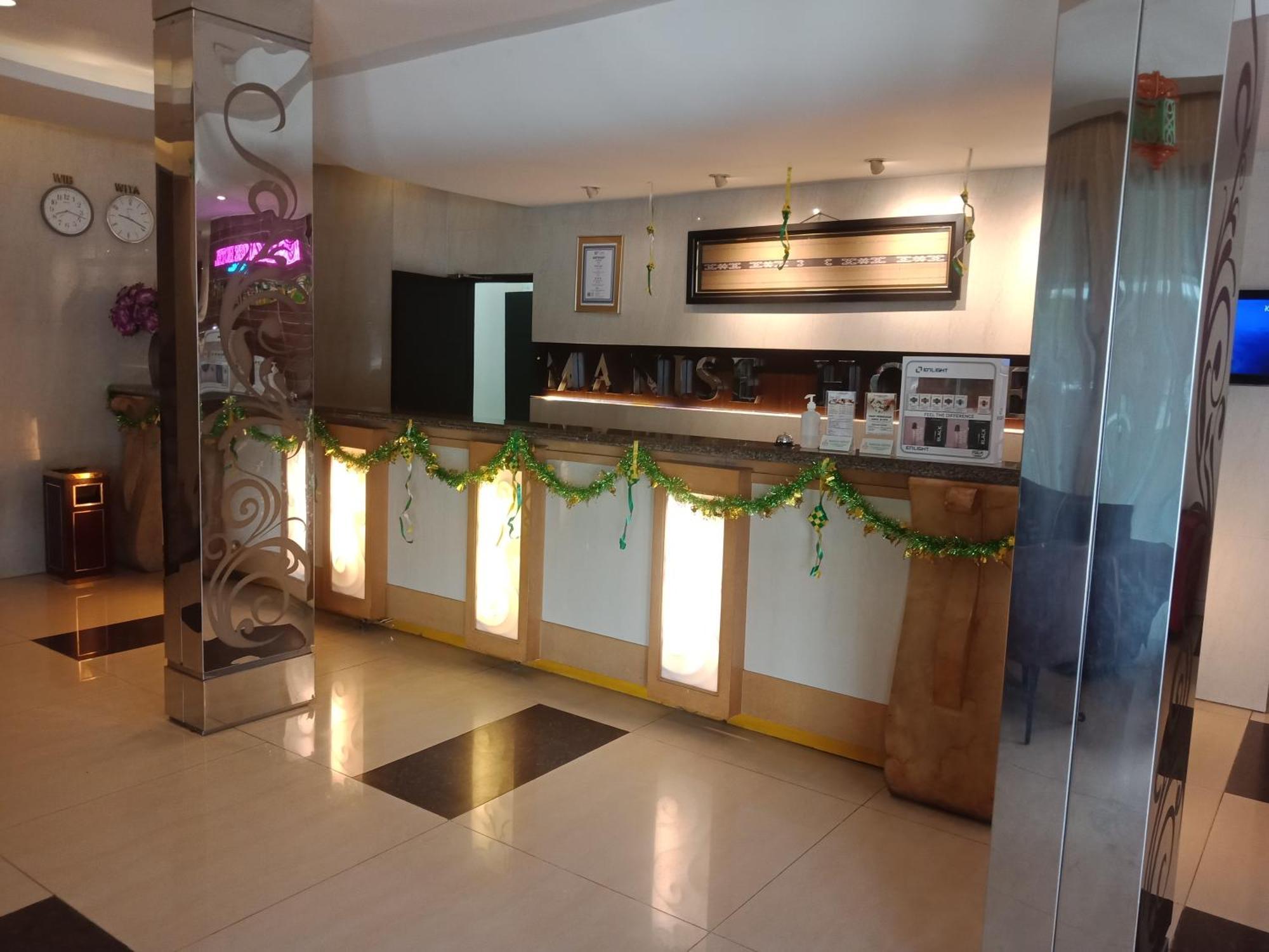 Manise Hotel Ambon Extérieur photo