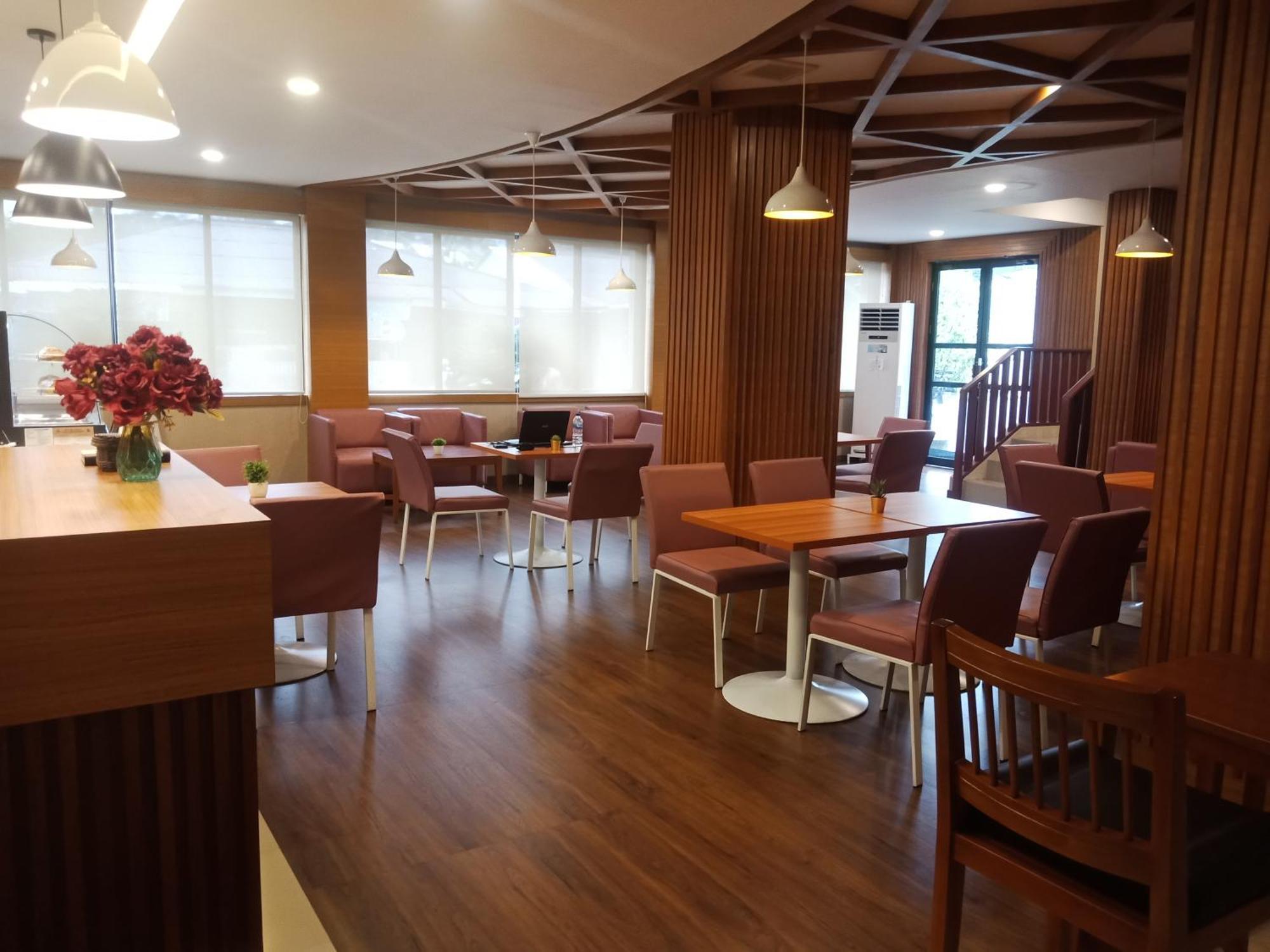 Manise Hotel Ambon Extérieur photo