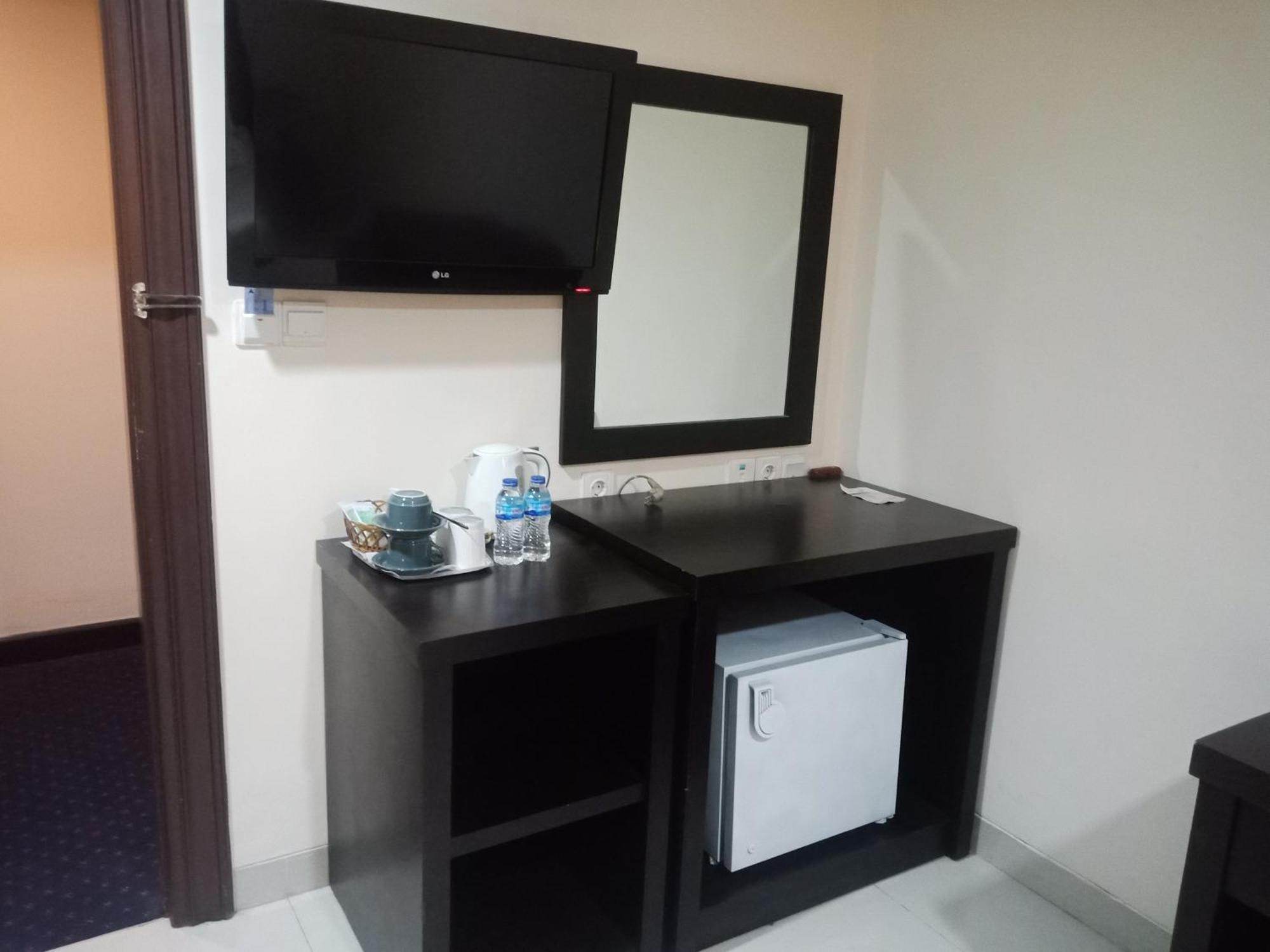 Manise Hotel Ambon Extérieur photo