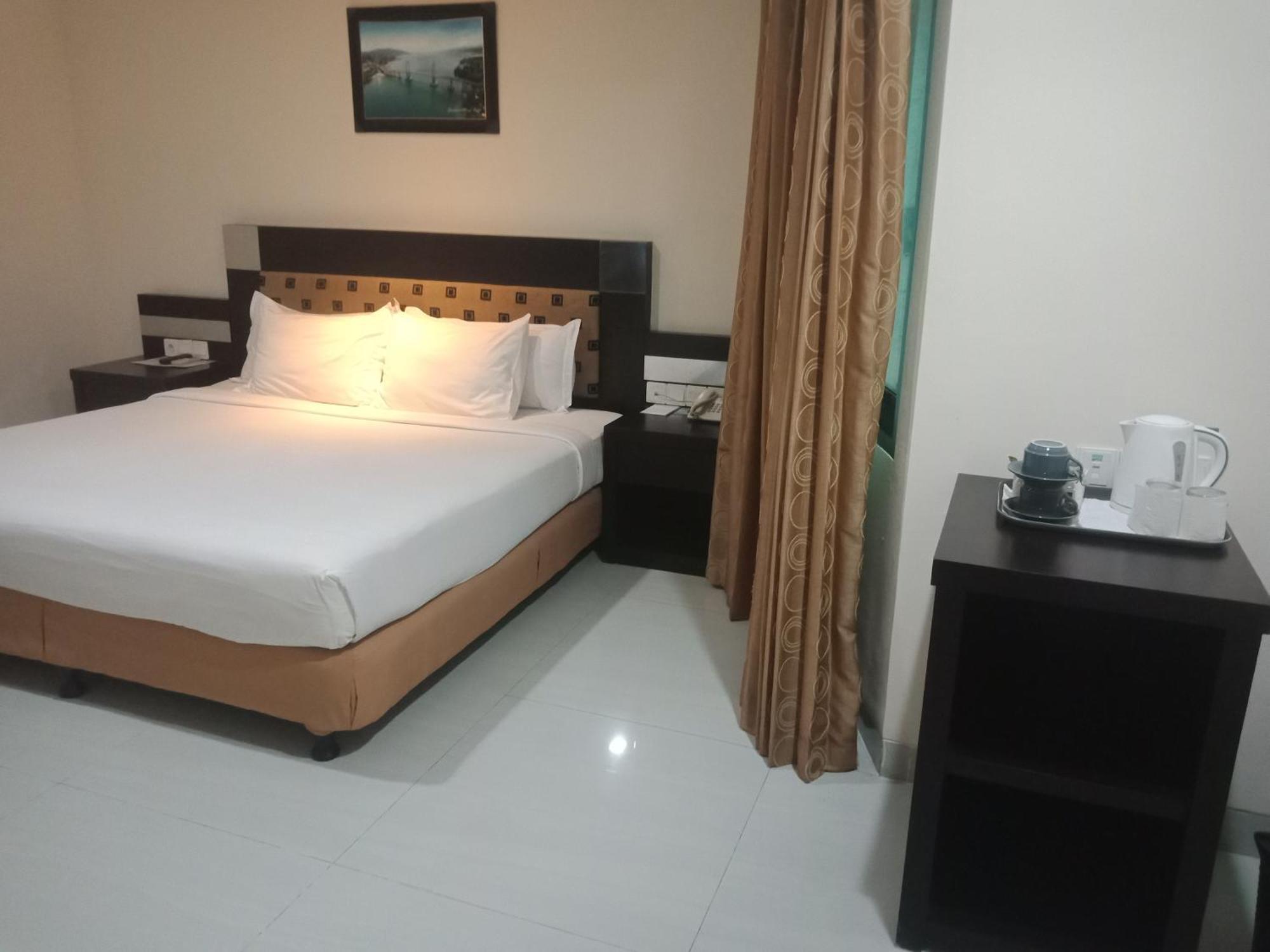 Manise Hotel Ambon Extérieur photo