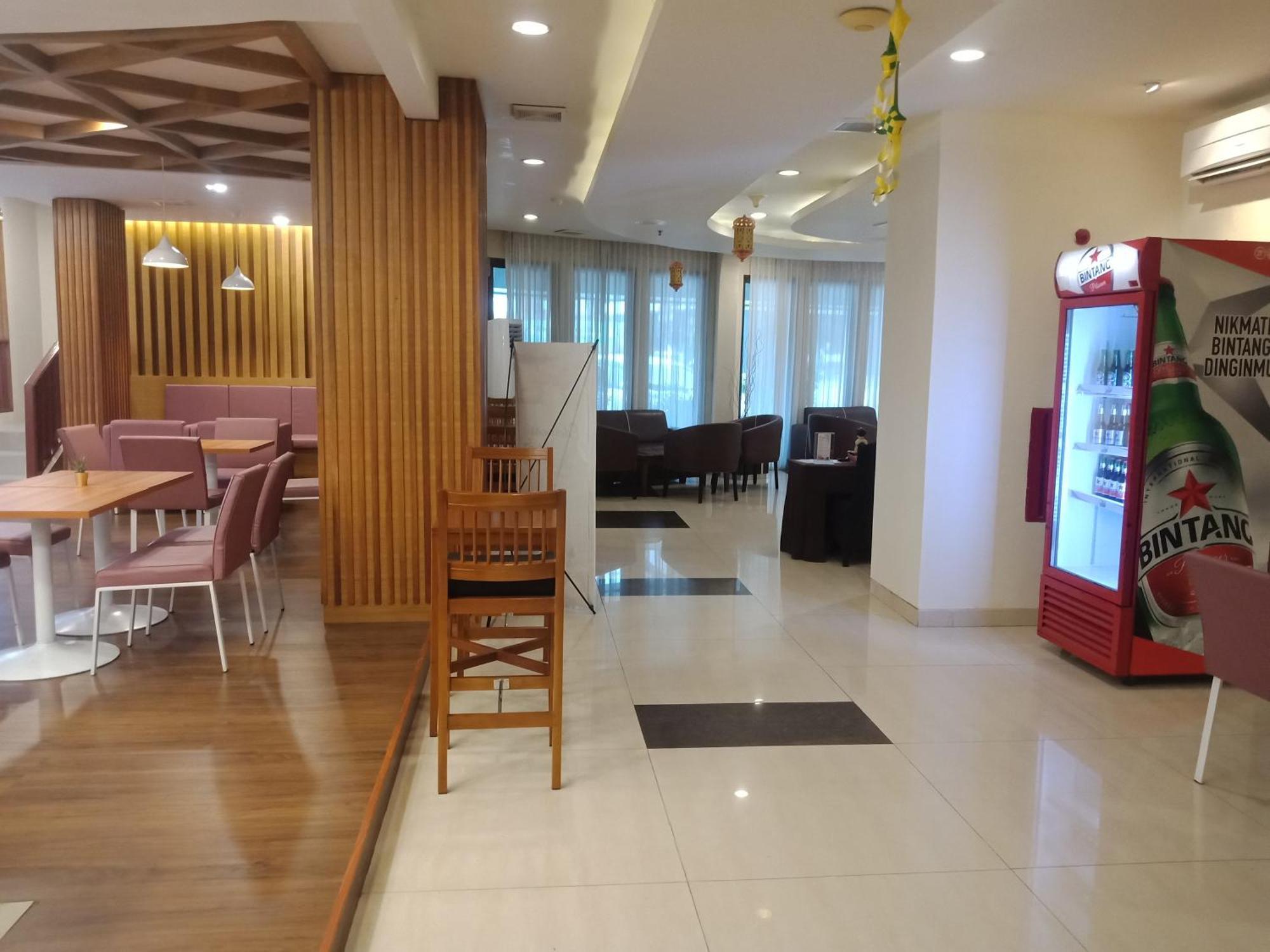 Manise Hotel Ambon Extérieur photo