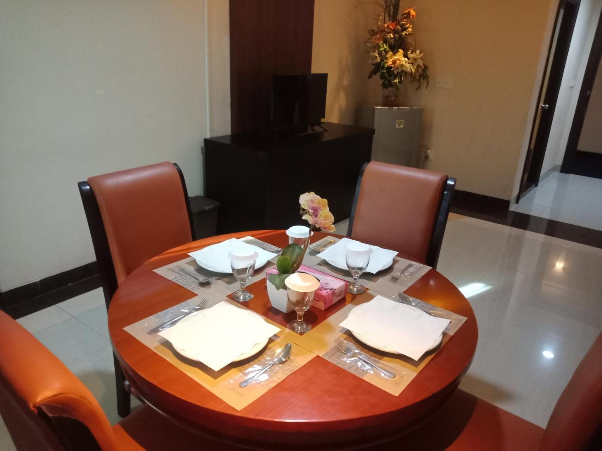 Manise Hotel Ambon Extérieur photo