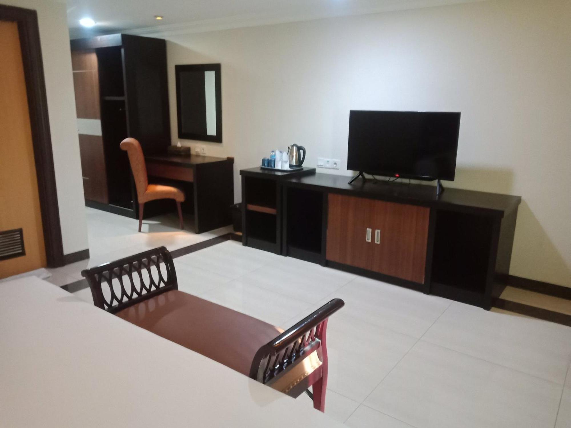 Manise Hotel Ambon Extérieur photo