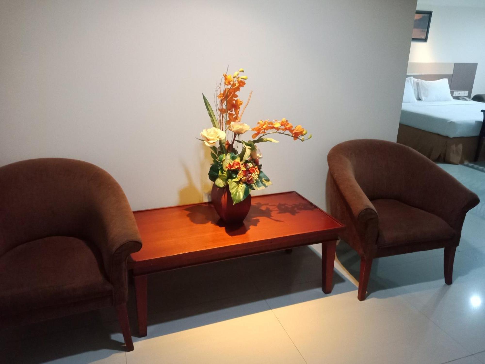 Manise Hotel Ambon Extérieur photo
