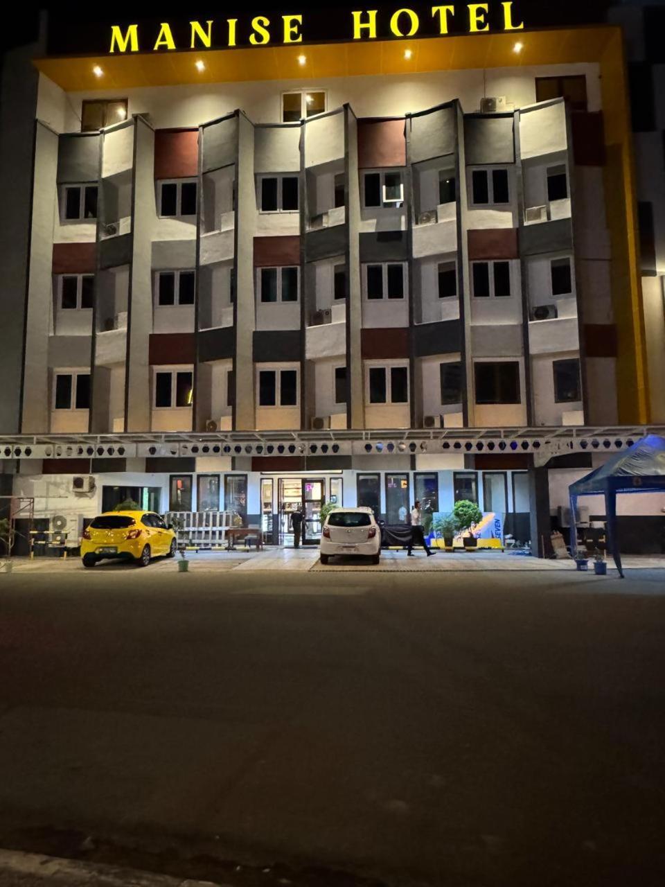 Manise Hotel Ambon Extérieur photo