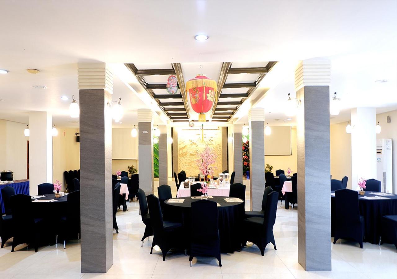 Manise Hotel Ambon Extérieur photo