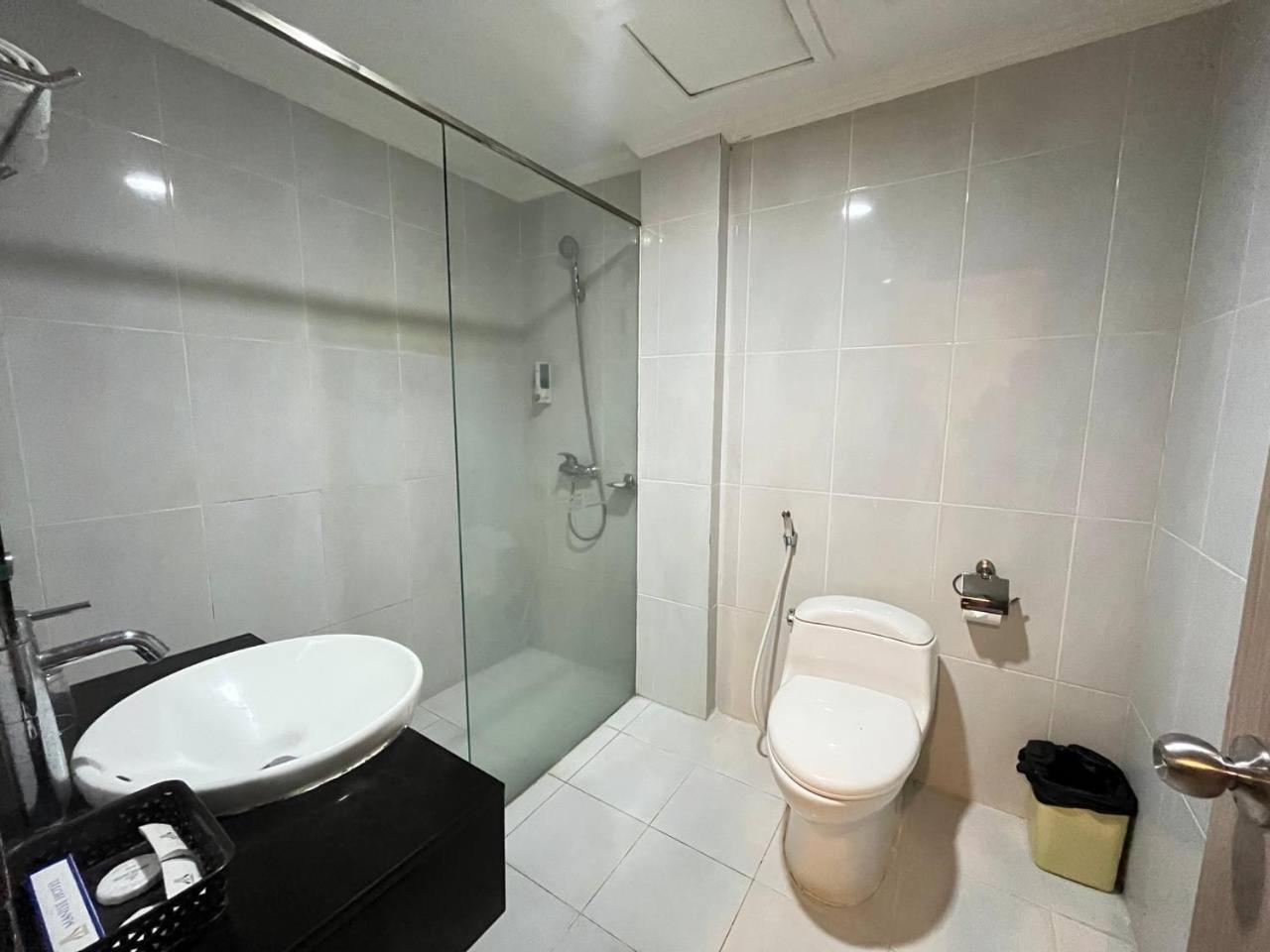 Manise Hotel Ambon Extérieur photo