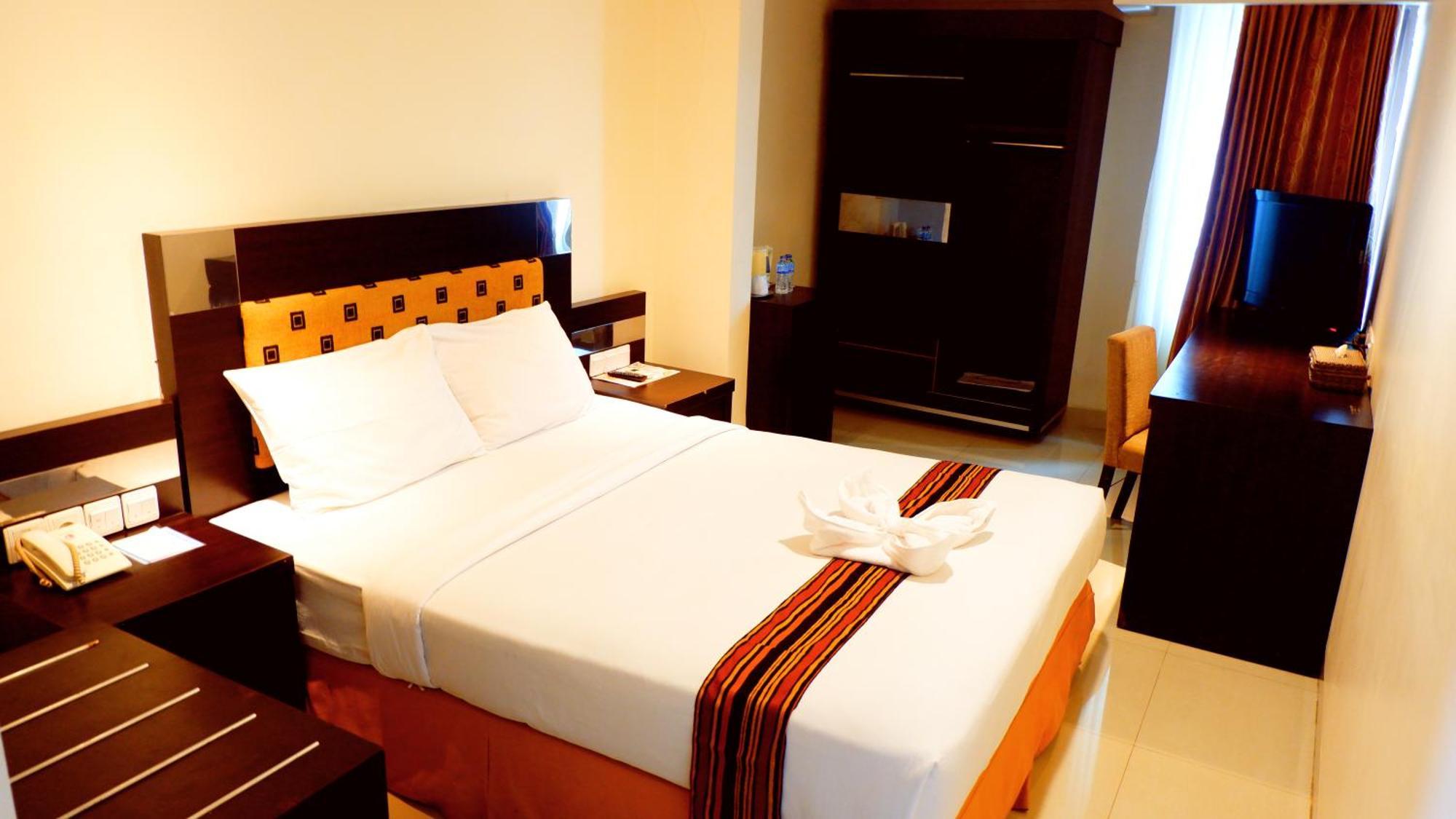 Manise Hotel Ambon Extérieur photo