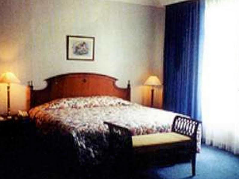 Manise Hotel Ambon Extérieur photo